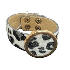 VIOLA WOMENS NWT ANIMAL PRINT CUFF BRACELET WITH GOLD ACCENT RING